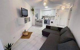 Moderno Apartamento Con Piscina A Pocos Minutos De La Playa Y Aire Acondicionado